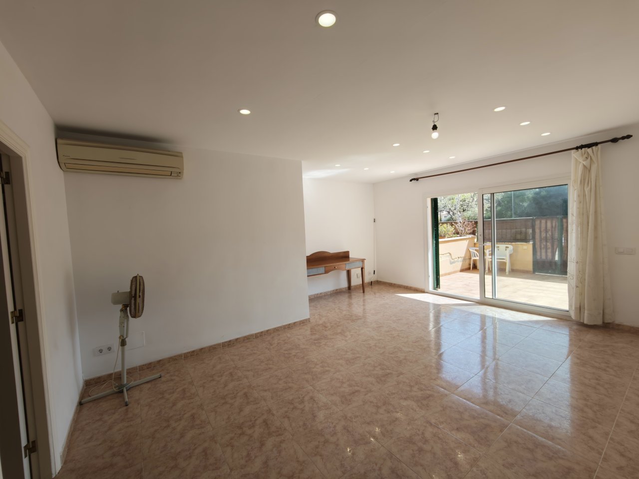 Apartment with large outdoor areas, modern kitchen, underground parking Portocristo