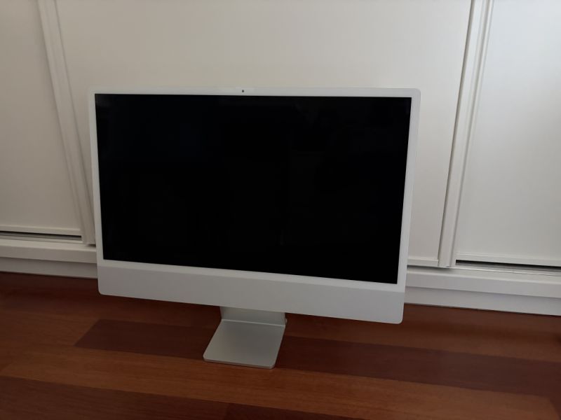 Apple iMac 24” (2021) – 8GB RAM, 256GB SSD – Excellent condition