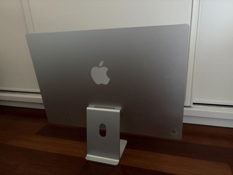 Apple iMac 24” (2021) – 8GB RAM, 256GB SSD – Excellent condition