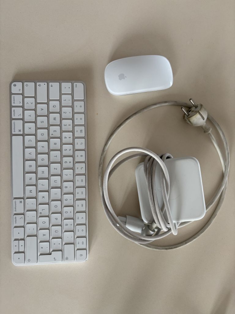 Apple iMac 24” (2021) – 8GB RAM, 256GB SSD – Excellent condition