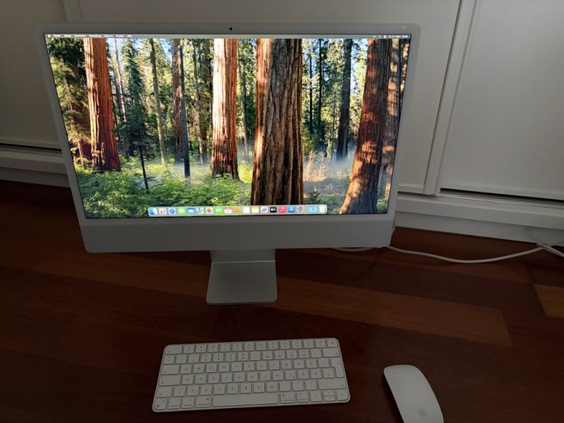 Apple iMac 24” (2021) – 8GB RAM, 256GB SSD – Excellent condition