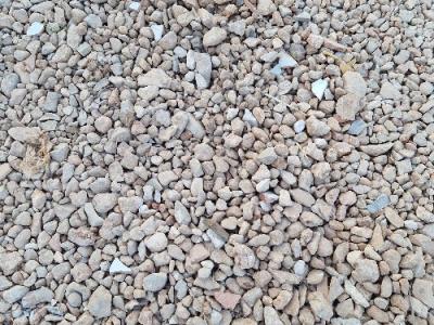 Arreglo de caminos rurales con grava pequeña