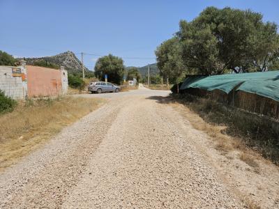 Arreglo de caminos rurales con grava pequeña