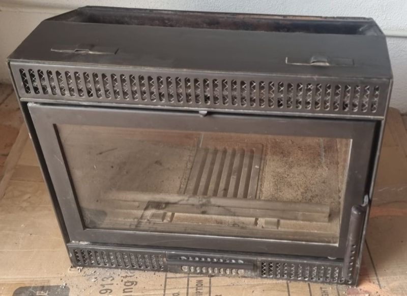 Ausgezeichneter *Spartherm*. Holzkamineinsatz aus Gusseisen.