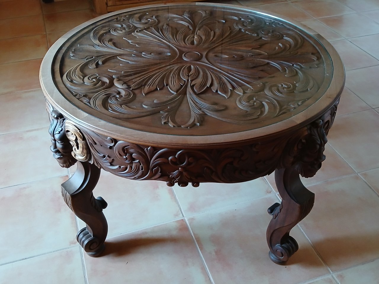 Aussergewöhnliches Sideboard mit Tisch