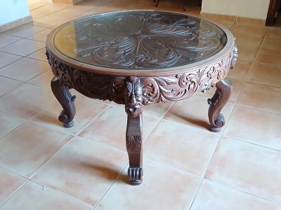 Aussergewöhnliches Sideboard mit Tisch
