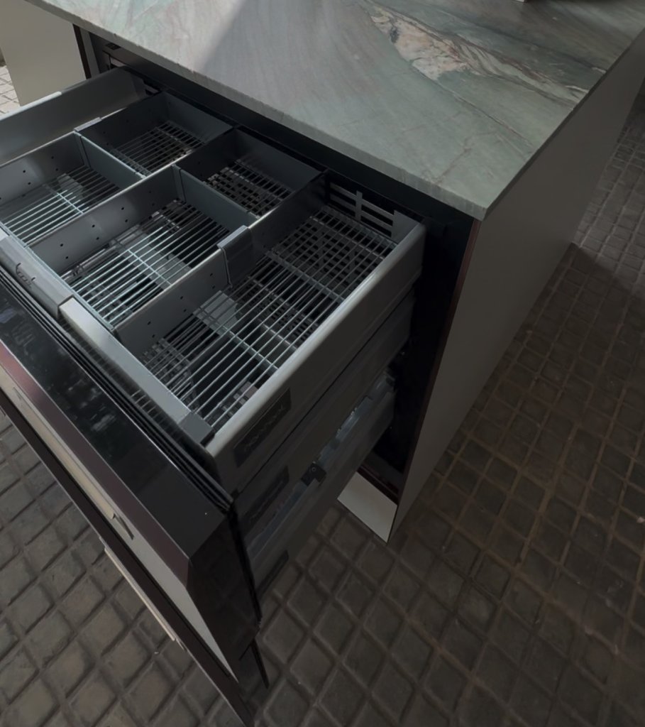 Expositor Cocina Exterior Premium con Parrilla, Fregadero y Nevera aprox. 120 x 120 x 90 cm
