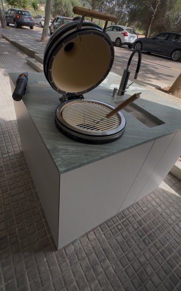 Expositor Cocina Exterior Premium con Parrilla, Fregadero y Nevera aprox. 120 x 120 x 90 cm