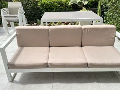 Ausziehbare Tisch, Sofa und 6 Stühle zum verkaufen