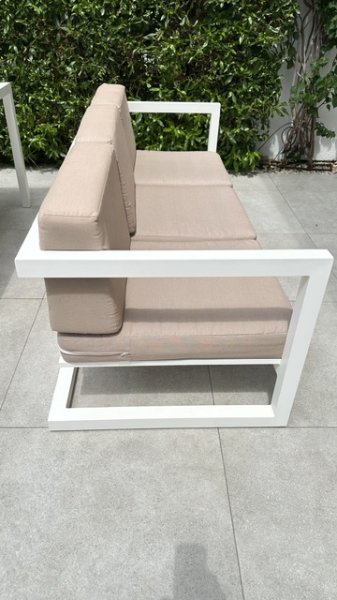Ausziehbare Tisch, Sofa und 6 Stühle zum verkaufen
