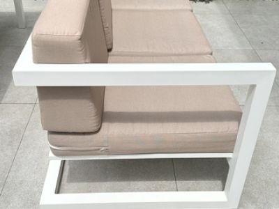 Ausziehbare Tisch, Sofa und 6 Stühle zum verkaufen