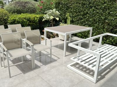 Ausziehbare Tisch, Sofa und 6 Stühle zum verkaufen