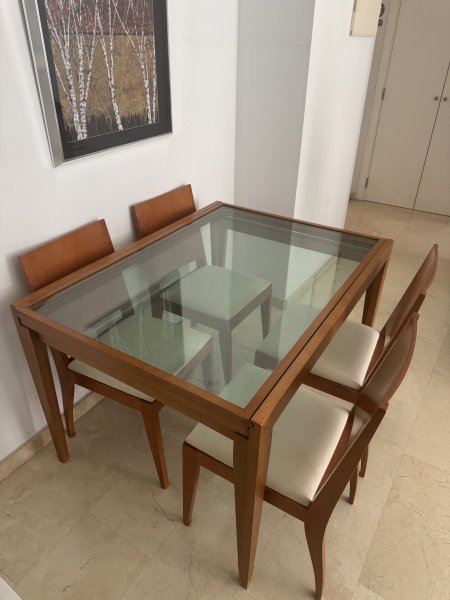 Ausziehbarer Esstisch aus Holz und Glas