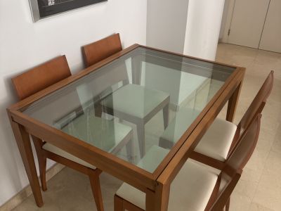 Ausziehbarer Esstisch aus Holz und Glas