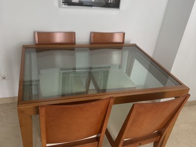 Ausziehbarer Esstisch aus Holz und Glas