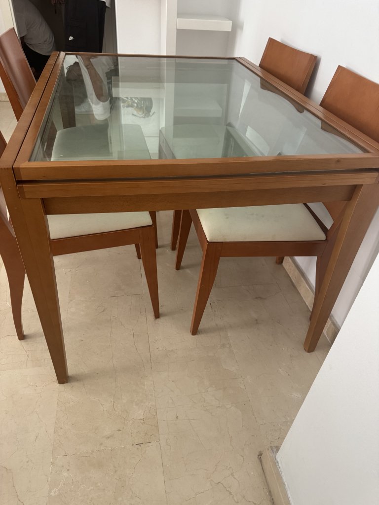 Ausziehbarer Esstisch aus Holz und Glas