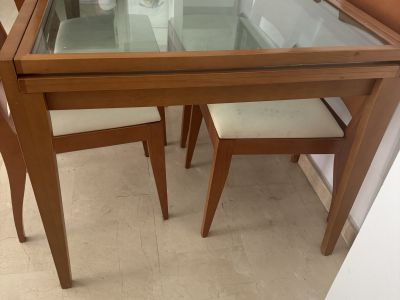 Ausziehbarer Esstisch aus Holz und Glas