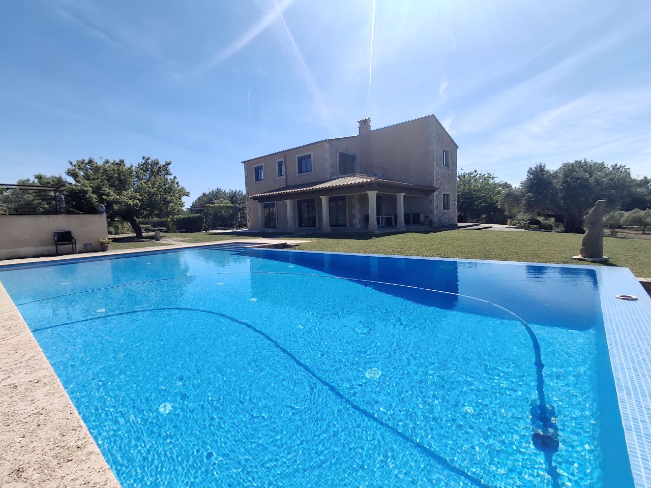 Autarke, teilmöblierte Finca mit Heizung, Pool und Traumausblick bei Felanitx-- F 44 LZ