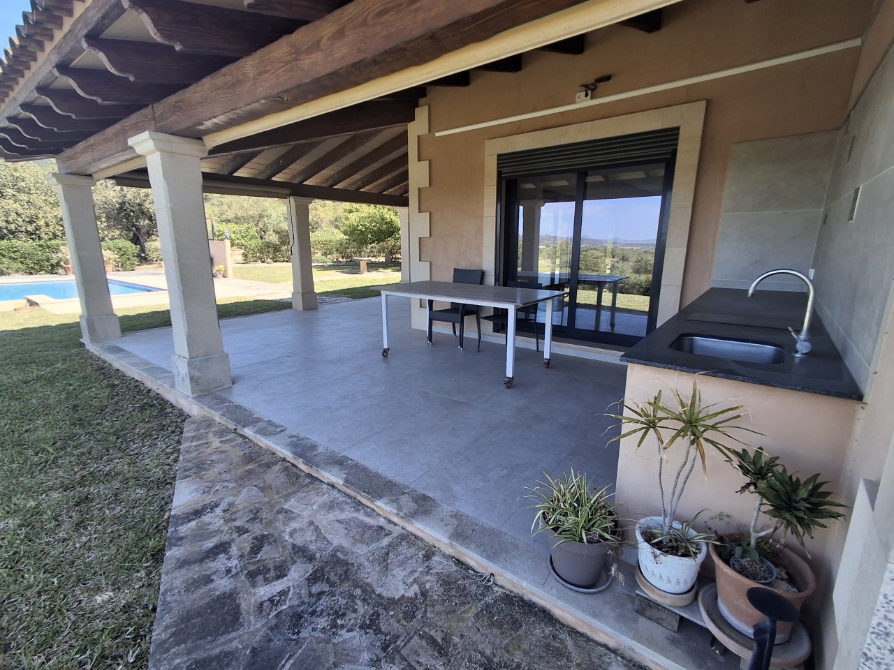 Autarke, teilmöblierte Finca mit Heizung, Pool und Traumausblick bei Felanitx-- F 44 LZ