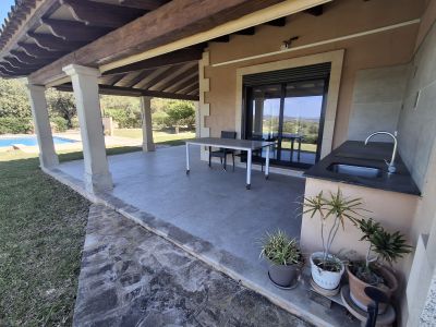 Autarke, teilmöblierte Finca mit Heizung, Pool und Traumausblick bei Felanitx-- F 44 LZ