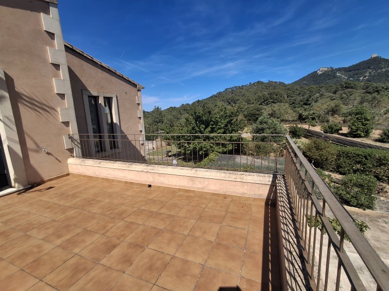Autarke, teilmöblierte Finca mit Heizung, Pool und Traumausblick bei Felanitx-- F 44 LZ