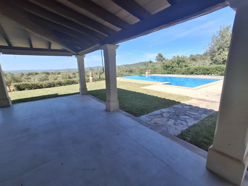 Autarke, teilmöblierte Finca mit Heizung, Pool und Traumausblick bei Felanitx-- F 44 LZ