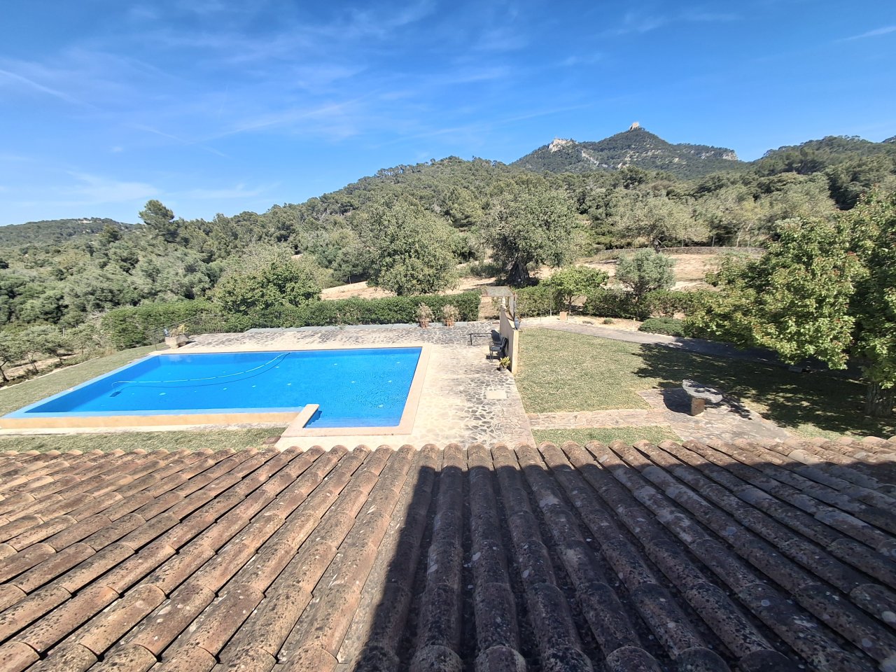 Autarke, teilmöblierte Finca mit Heizung, Pool und Traumausblick bei Felanitx-- F 44 LZ