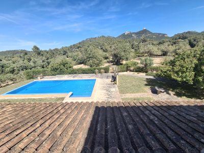 Autarke, teilmöblierte Finca mit Heizung, Pool und Traumausblick bei Felanitx-- F 44 LZ