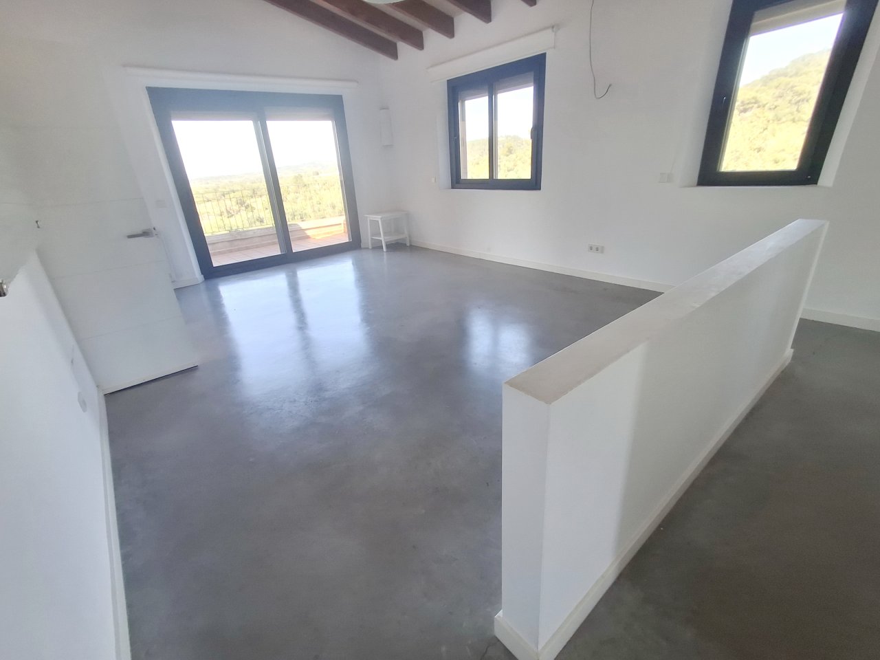 Autarke, teilmöblierte Finca mit Heizung, Pool und Traumausblick bei Felanitx-- F 44 LZ