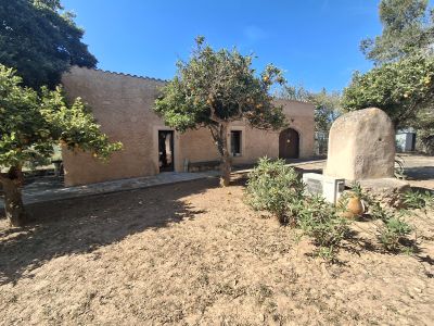 Autarke, teilmöblierte Finca mit Heizung, Pool und Traumausblick bei Felanitx-- F 44 LZ