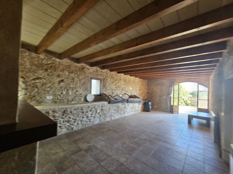 Finca auténtica y cuidadosamente renovada, piscina, calefacción central, eficiente energéticamente, sin aire acondicionado