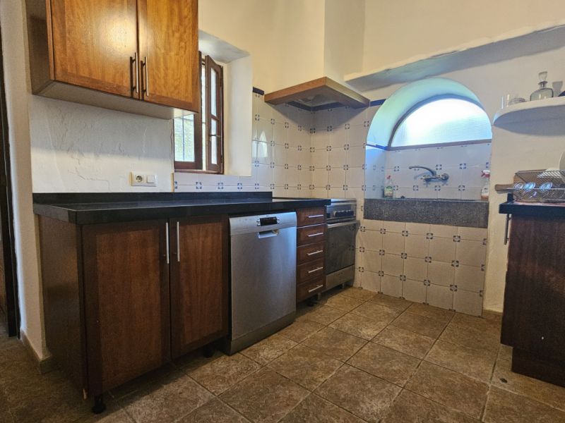 Finca auténtica y cuidadosamente renovada, piscina, calefacción central, eficiente energéticamente, sin aire acondicionado