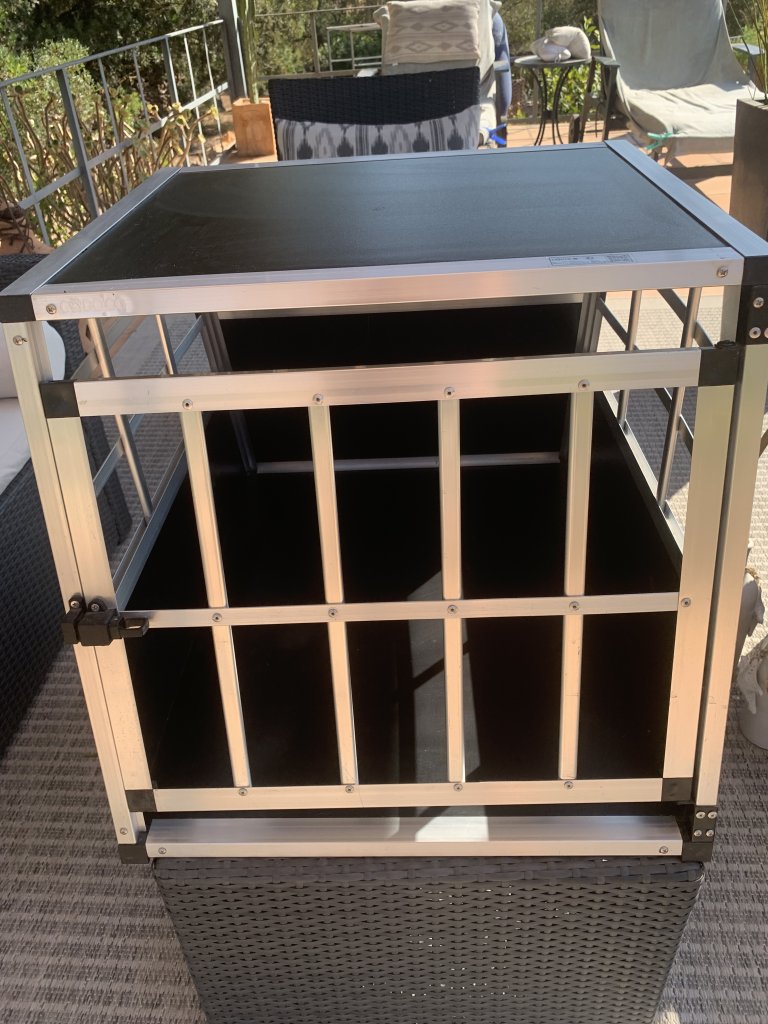 Autohundebox