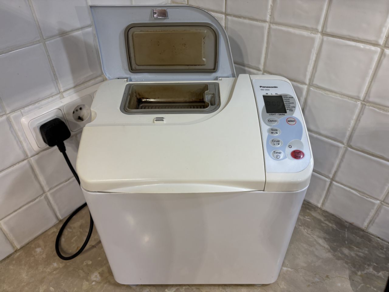 Automatische Brotbackmaschine mit Rosinen-/Nussdosierer