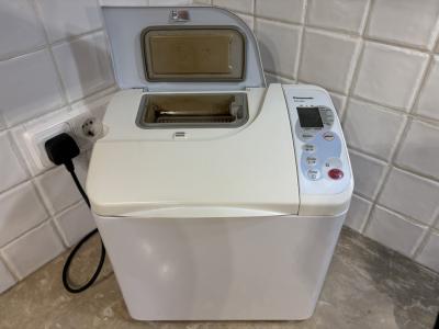 Automatische Brotbackmaschine mit Rosinen-/Nussdosierer