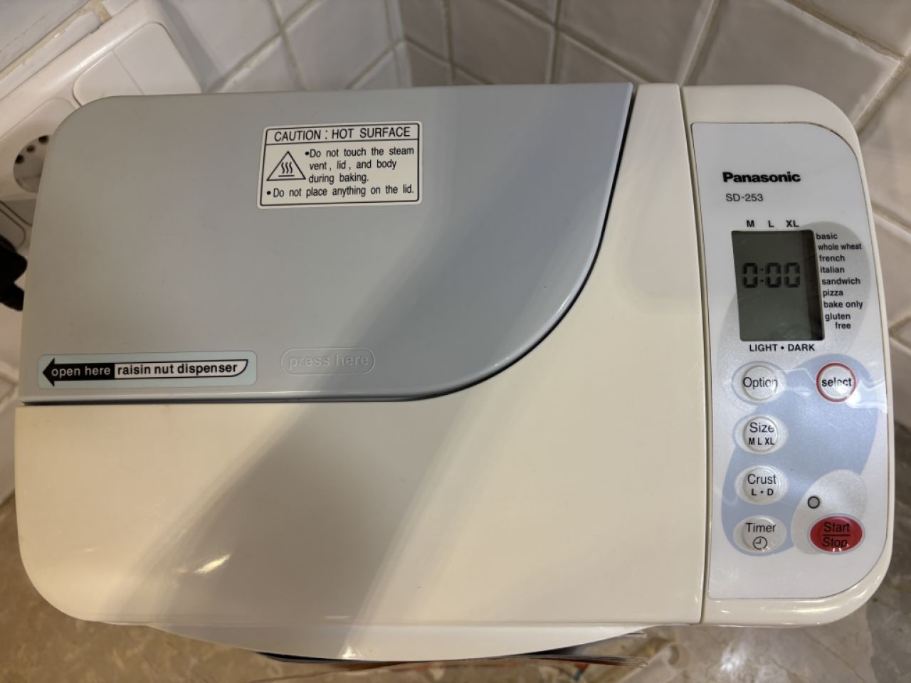 Automatische Brotbackmaschine mit Rosinen-/Nussdosierer