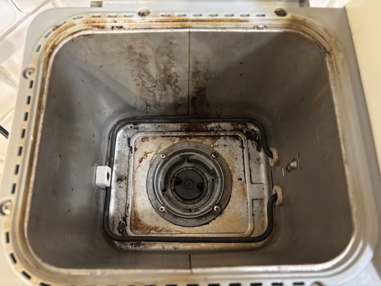 Automatische Brotbackmaschine mit Rosinen-/Nussdosierer