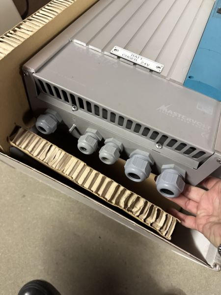 Automatic battery charger