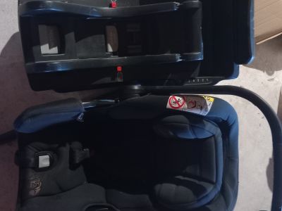 Autositz Babyschale Babyjogger mit Base und Neugeboreneneinsatz