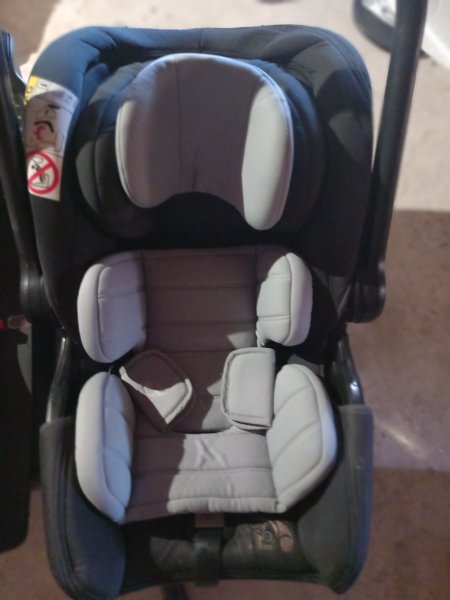 Autositz Babyschale Babyjogger mit Base und Neugeboreneneinsatz