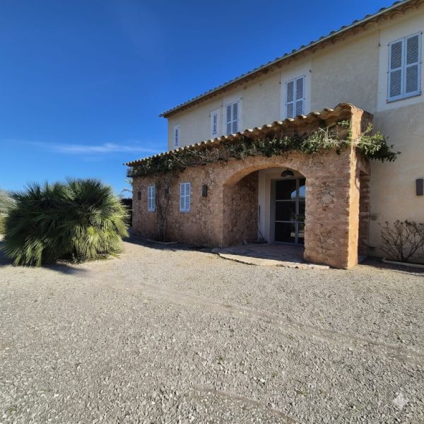 Vanguardia y Naturaleza: Villa de lujo con vistas panorámicas entre Porto Colom y Manacor