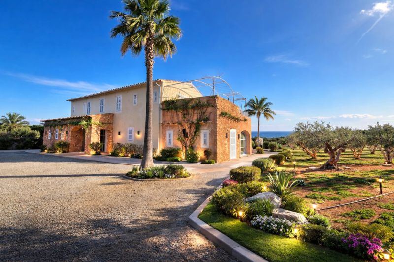 Vanguardia y Naturaleza: Villa de lujo con vistas panorámicas entre Porto Colom y Manacor