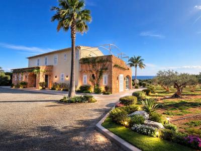 Vanguardia y Naturaleza: Villa de lujo con vistas panorámicas entre Porto Colom y Manacor