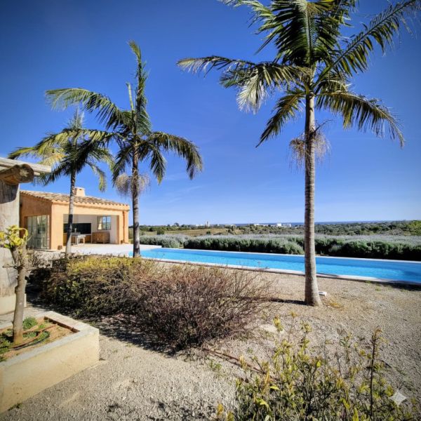 Vanguardia y Naturaleza: Villa de lujo con vistas panorámicas entre Porto Colom y Manacor