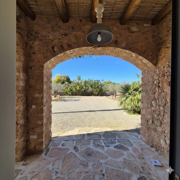 Vanguardia y Naturaleza: Villa de lujo con vistas panorámicas entre Porto Colom y Manacor