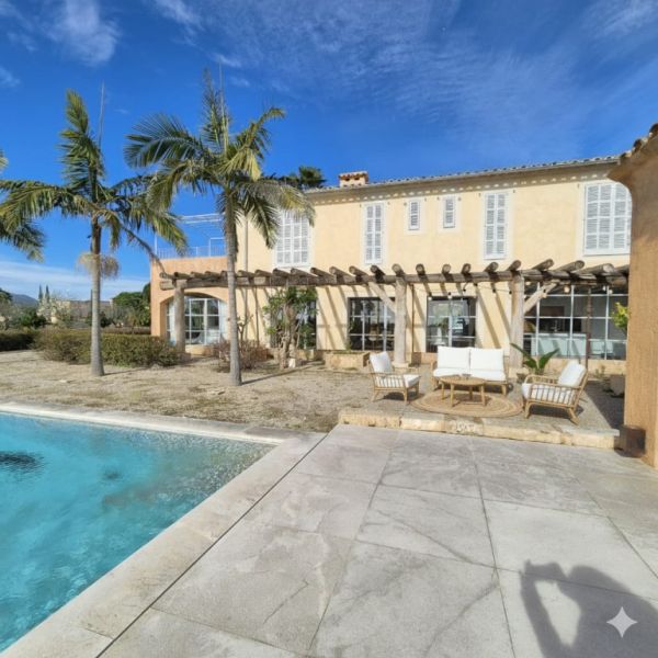Vanguardia y Naturaleza: Villa de lujo con vistas panorámicas entre Porto Colom y Manacor
