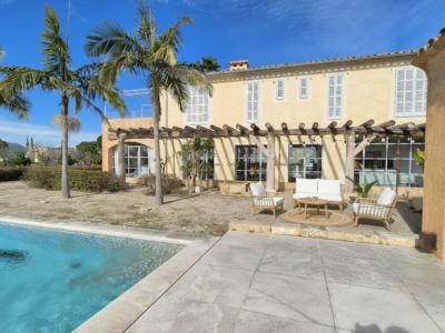 Vanguardia y Naturaleza: Villa de lujo con vistas panorámicas entre Porto Colom y Manacor