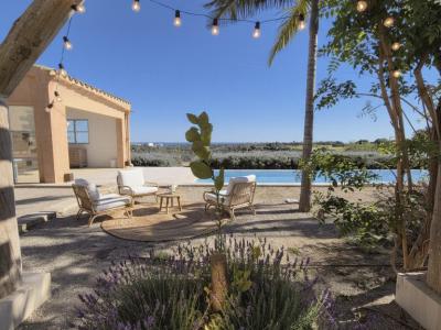 Vanguardia y Naturaleza: Villa de lujo con vistas panorámicas entre Porto Colom y Manacor