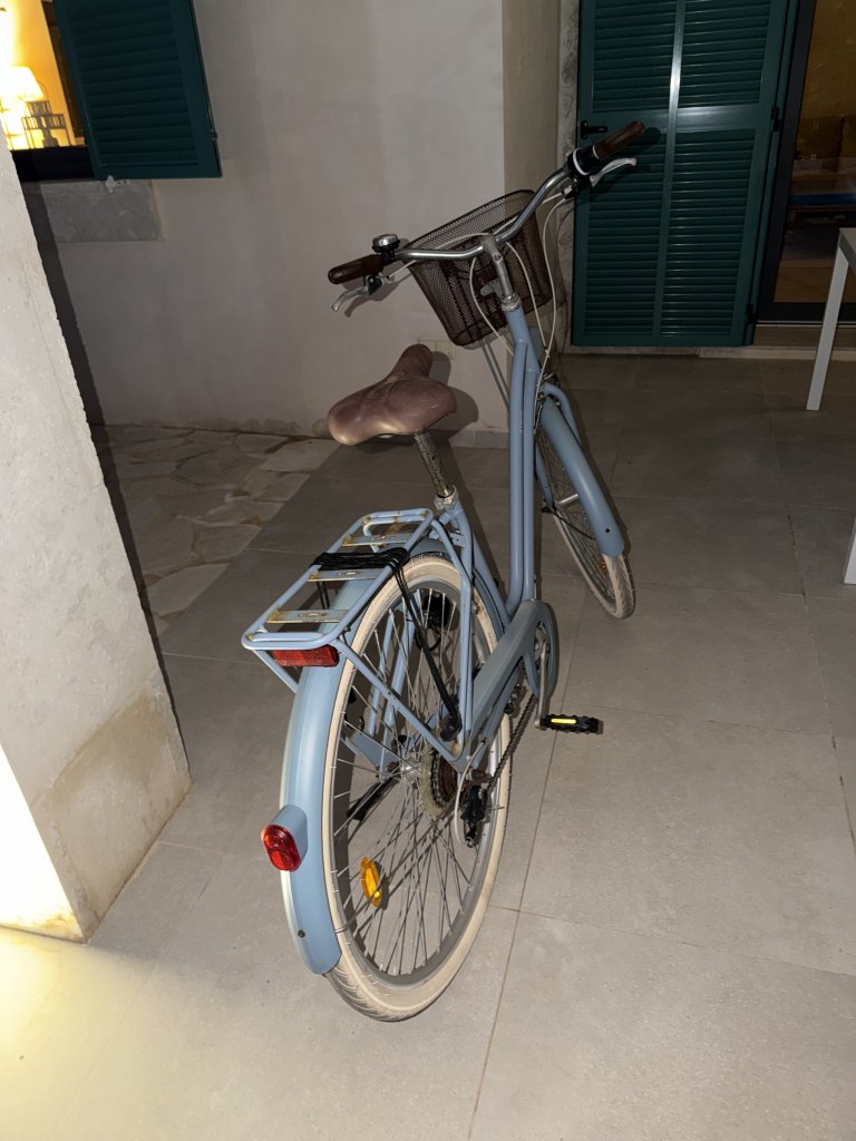 B'Twin Women's City Bike in Light Blue with Basket 28"