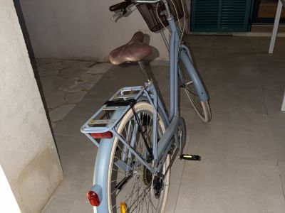 B'Twin Women's City Bike in Light Blue with Basket 28"